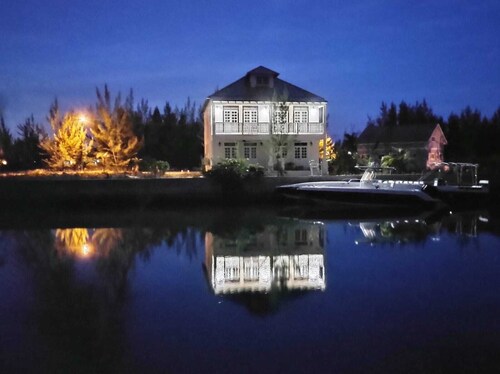 The Cedar Canalfront Penthouse
