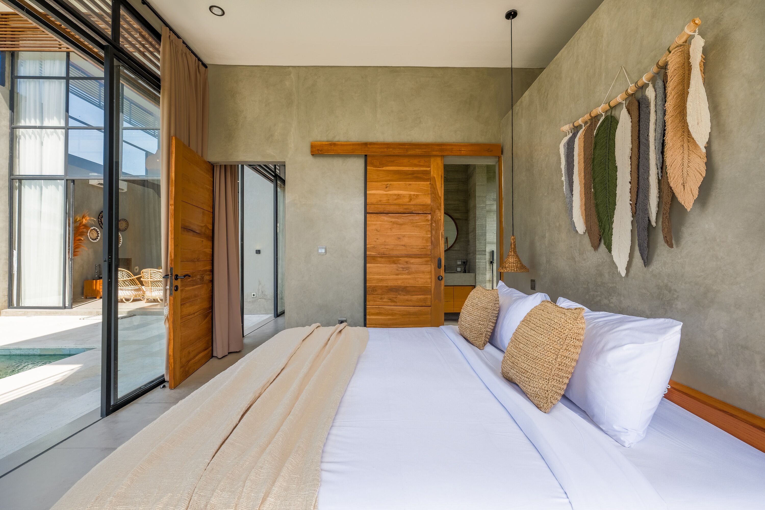 4 habitaciones, escritorio y espacio para trabajar con laptop 