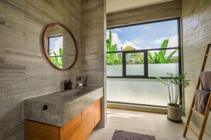 Vila, kolam renang pribadi | 4 kamar tidur, meja kerja, dan ruang kerja ramah laptop