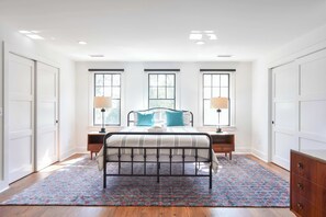 3 habitaciones, tabla de planchar con plancha, wifi y ropa de cama