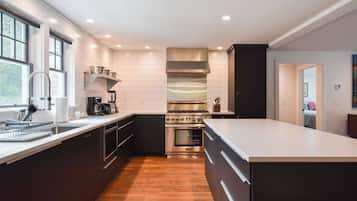 KylskÄp, mikrovÄgsugn, ugn och spishÀll