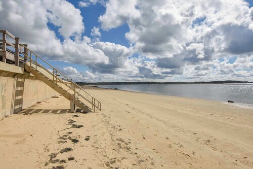 Steps to water, easy access to town center!