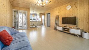 1 bedroom, free WiFi - Jeju Timberhouse Pension (Jeju City)