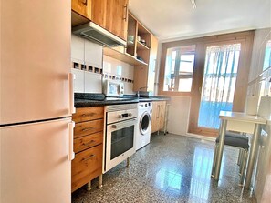 ثلاجة، ميكروويف، فرن، غسالة أطباق