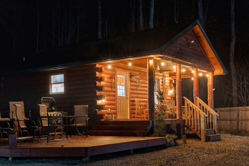 Moonlight Ridge - a wonderful little log cabin on 4 wooded acres