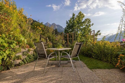 Ferienwohnung Serlesblick mit direktem Zugang zur Skipiste, WLAN und Terrasse