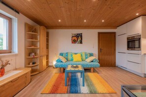 TV - Vacation apartment Serlesblick with direct access to the ski slope, WLAN and terrace (Mieders)