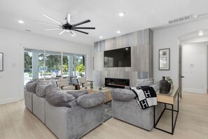 Télévision, baby-foot, table de tennis de table