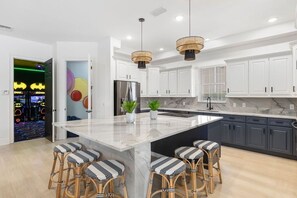 Fridge, microwave, oven, stovetop - Coastal Retreat with Galactic Themed Bedroom (Kissimmee)