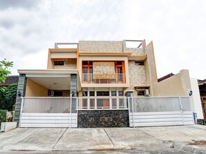 View from property - OYO 90383 Avisha Guest House Syariah (Malang)