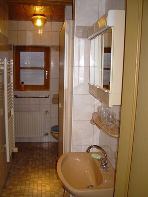 Bruser, hårtørrer, håndklæder
