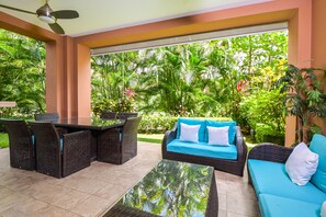 Outdoor dining - Veranda 1H 3 bdr Garden View in Los Suenos (Playa Herradura)