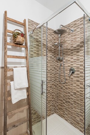 Shower, hair dryer, bidet, towels - The House of the Historical Center (Palermo - Cathedral) (Palermo)