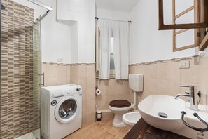 Shower, hair dryer, bidet, towels - The House of the Historical Center (Palermo - Cathedral) (Palermo)