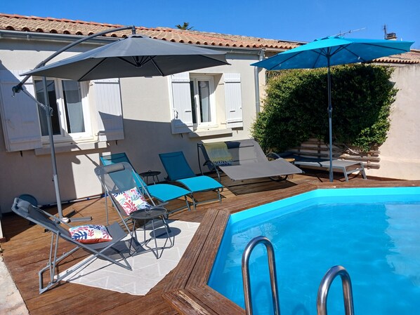 Outdoor pool - Air-conditioned villa with garden and pool near Avignon (Le Pontet)