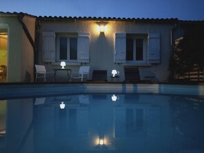 Outdoor pool - Air-conditioned villa with garden and pool near Avignon (Le Pontet)