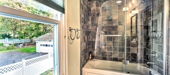 Pet-Friendly Latham Retreat ~ 7 Mi to Albany!