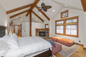 4 bedrooms, iron/ironing board, WiFi