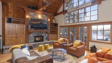 Televisión y chimenea