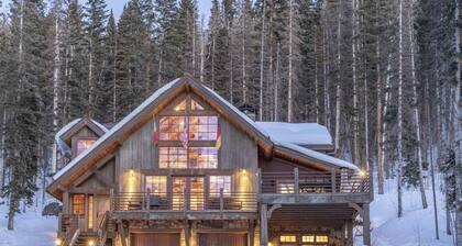 Private Ski in/out Lodge! Hot Tub, 2 King En Suites, Stunning Views