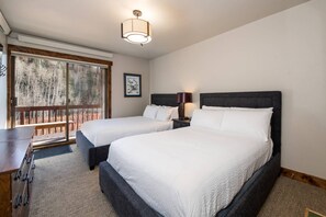 3 bedrooms, Internet, bed sheets - True Ski In/Out TH w/Amazing Slope Views-Heated Pool-Hot Tub-Gym-W/D in Unit-Office-Decks (Steamboat Springs)