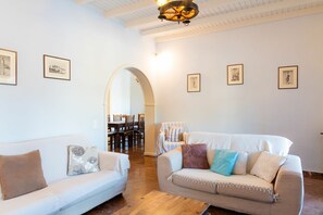 TV, DVD player - Villa Dimitris - Vacation villa with private pool on Corfu, Greece (Agios Stefanos Sinion)