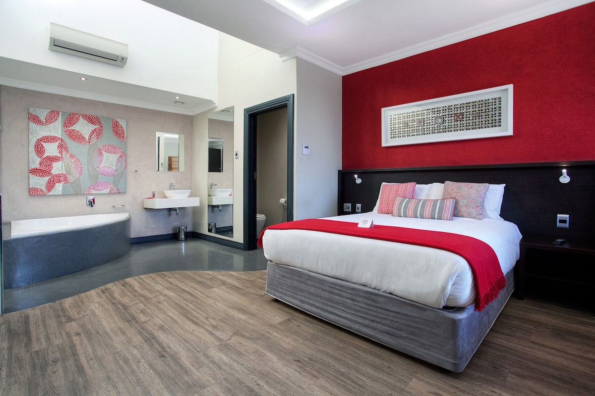 Executive Double Room | In-room safe, desk, iron/ironing board, free WiFi
