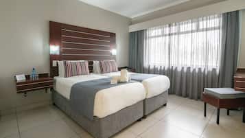 Standard Twin Room | In-room safe, desk, iron/ironing board, free WiFi