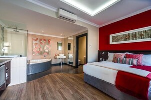 Executive Double Room | In-room safe, desk, iron/ironing board, free WiFi