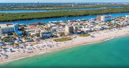 OCEANFRONT/1st FL- On beach Spectacular views/King+sleeper/2 baths. Free parking