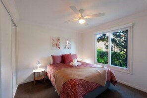 4 chambres, fer et planche à repasser, lit parapluie, Wi-Fi