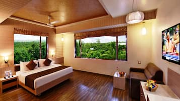 Suite, 1 Double Bed | Memory foam beds, in-room safe, desk, laptop workspace