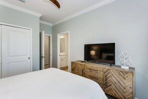 4 bedrooms, iron/ironing board, free WiFi, bed sheets