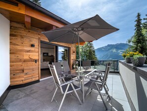 Outdoor dining - Lovely chalet on Zellberg (Zellberg)