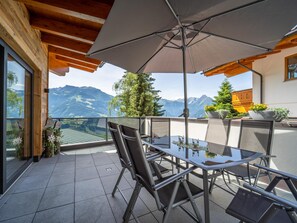 Outdoor dining - Lovely chalet on Zellberg (Zellberg)