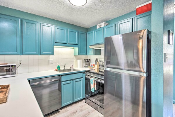 Fridge, microwave, stovetop, coffee/tea maker