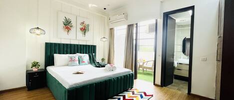 1 bedroom, in-room safe, desk, iron/ironing board