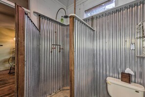 Free toiletries, towels