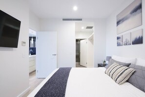 2 bedrooms, iron/ironing board, travel cot, WiFi - 2BR/ Sydney CBD/Views Hyde Park/Families & Groups (Sydney)