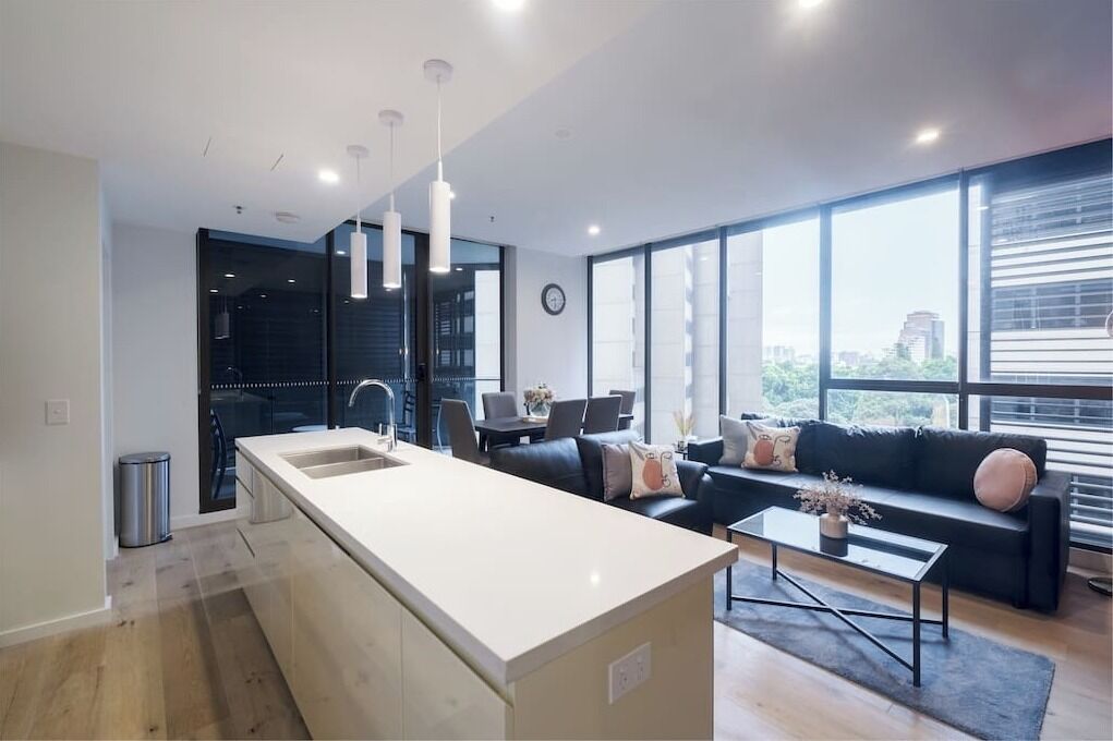 تلفزيون، برامج وأفلام نتفليكس، خدمات بث، مكتب