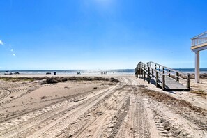 Beach nearby - 1 Min Walk to Beach: A Surfside Beach Favorite! (Surfside Beach)