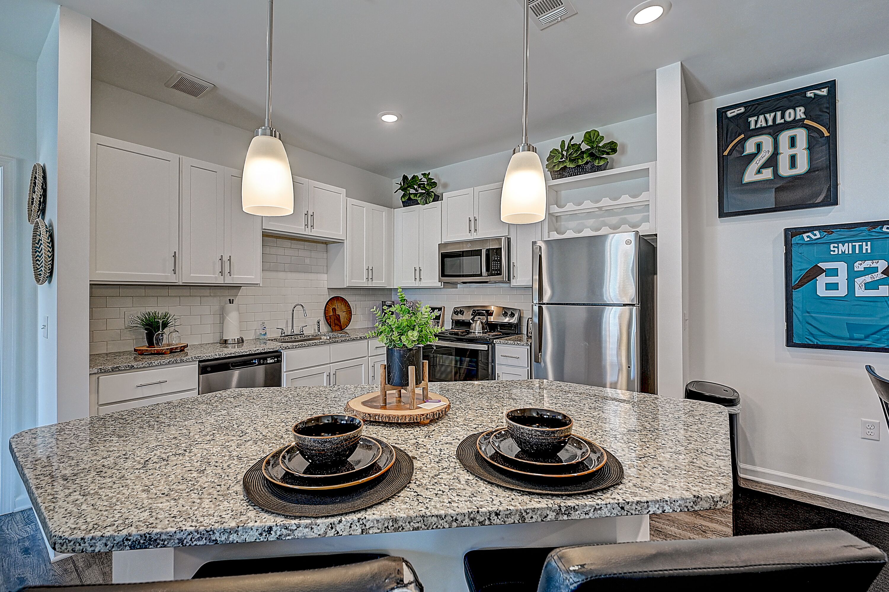 ثلاجة، ميكروويف، فرن، موقد طهي مسطح