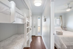 1 غرفة نوم ومكواة/لوح كي وواي فاي مجانًا وملاءات أسرّة