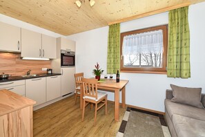 Télévision, table de tennis de table