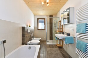 Bathtub, hair dryer, towels