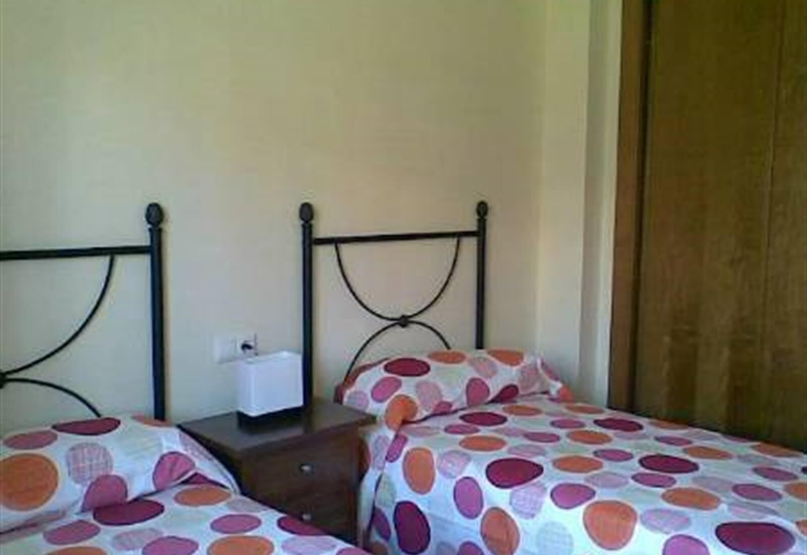 2 dormitorios, tabla de planchar con plancha, wifi gratis y ropa de cama