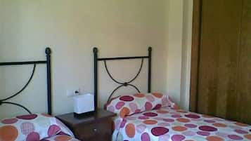 2 slaapkamers, een strijkplank/strijkijzer, gratis wifi, beddengoed