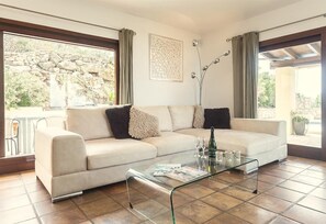 TV, caminetto, lettore DVD