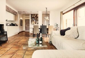 TV, caminetto, lettore DVD