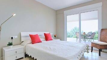 3 slaapkamers, een strijkplank/strijkijzer, gratis wifi, beddengoed